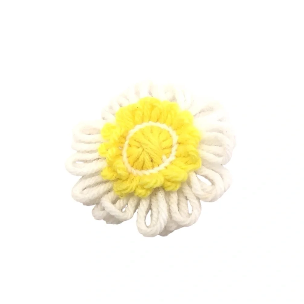 Vintage Handmade 70’s Crocheted Flower Daisy Pin